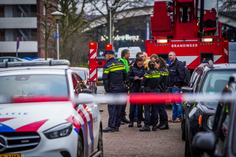 Onderzoek na de vondst van de dode aan de Otto Veniusweg in Eindhoven (foto: SQ Vision).
