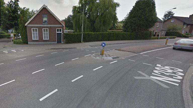 De oude situatie zonder verkeerslichten (beeld: Google Maps). 