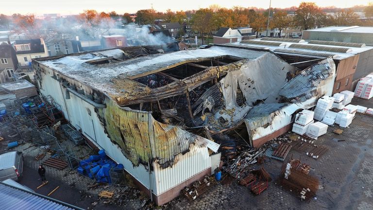 Een dag na de brand is de ravage goed te zien (foto: Toby de Kort/SQ Vision).