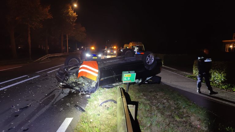 De auto sloeg over de kop op de Voorteindseweg bij Middelbeers (foto: Thomas van Tuijl).