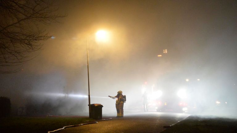 Er hing veel rook in de Frankenthalerstraat (foto: Perry Rovers/SQ Vision Mediapodukties).