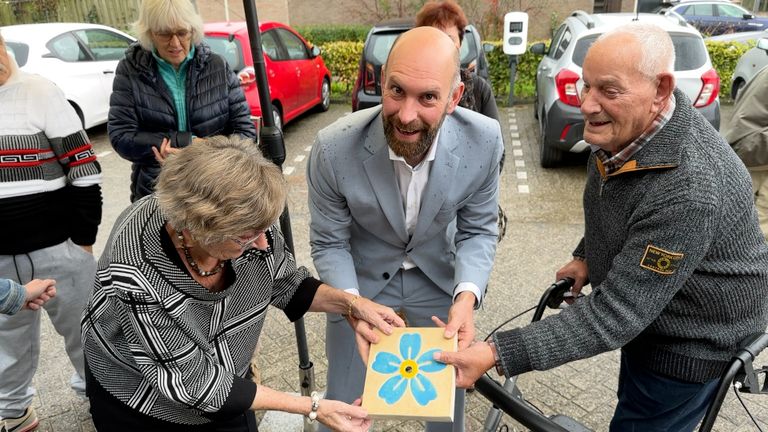 Wethouder Adank opent het eerste Terug naar Huis-pad in Breda.