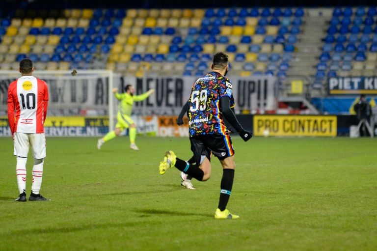 Ontlading bij Ahmed Touba na zijn goal tegen FC Emmen