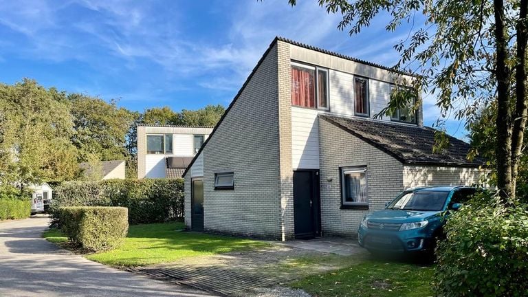 Op het villapark wonen veel mensen permanent in hun 'vakantiewoning' (foto: Erik Peeters).