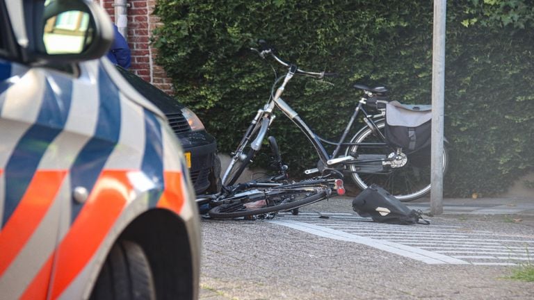 Ongeluk op kruispunt in Tilburg (foto: Corrado Francke).