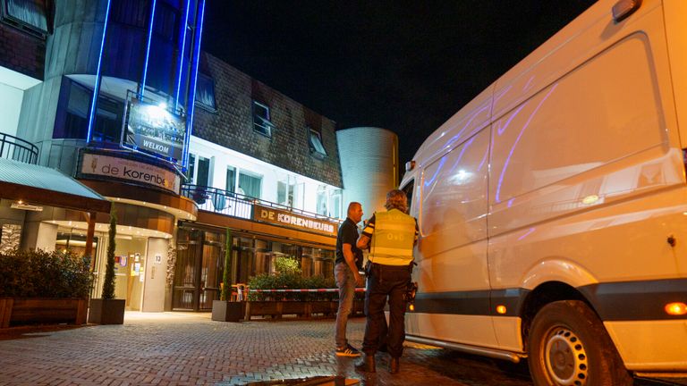 De overval bij het casino in Made vond vlak na sluitingstijd plaats (foto: Marcel van Dorst/SQ Vision).