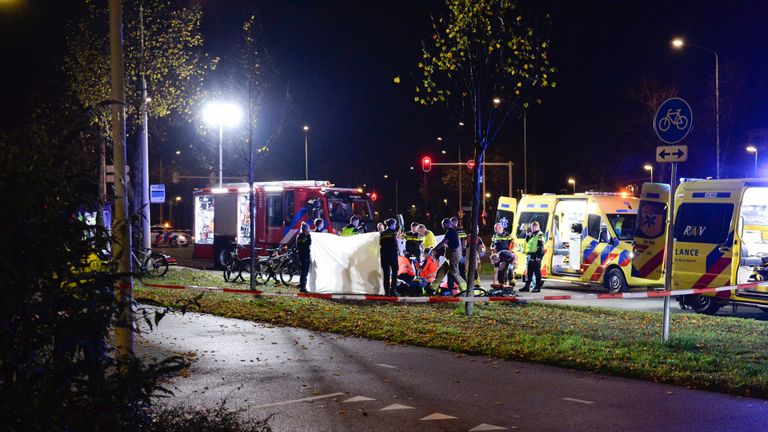 De fietser raakte bij de aanrijding in Breda ernstig gewond (foto: Perry Roovers/SQ Vision).