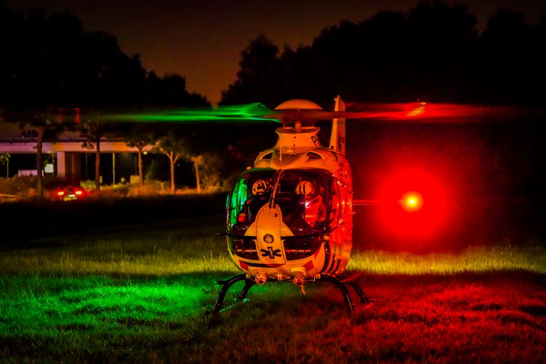 Vanwege de ernst van de situatie kwam een traumaheli naar Helmond (foto: SQ Vision).