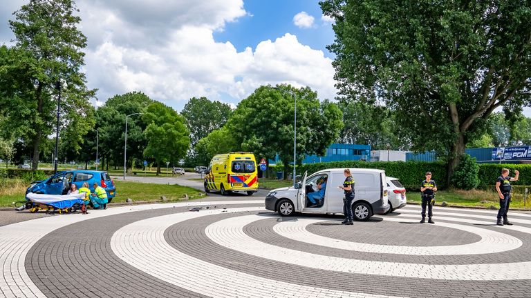 Het kruispunt moest worden afgezet (foto: Iwan van Dun/SQ Vision).