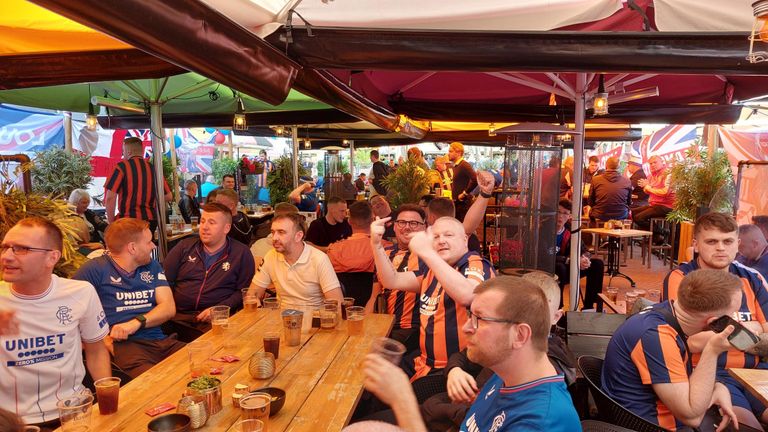 Schotse supporters zorgen voor veel sfeer (Foto: Tom Berkers)