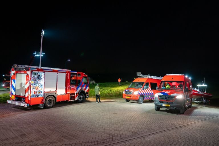 Rond middernacht werd de zoektocht naar de man beëindigd, hij was op dat moment niet gevonden (foto: Jurgen Versteeg/SQ Vision).