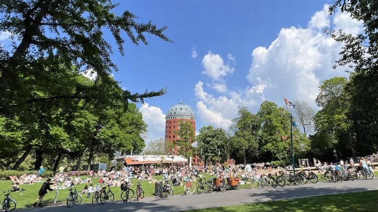 Gezellige drukte in het stadspark in Breda (foto: H. Voermans)