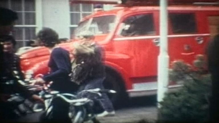 Brandweerwagens door de straten in 1972 (Beeld: Hans Sterk)