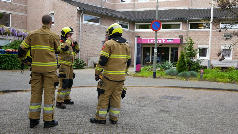 De brandweer bij het woonzorgcentrum in Oss (foto: Gabor Heeres/SQ Vision).