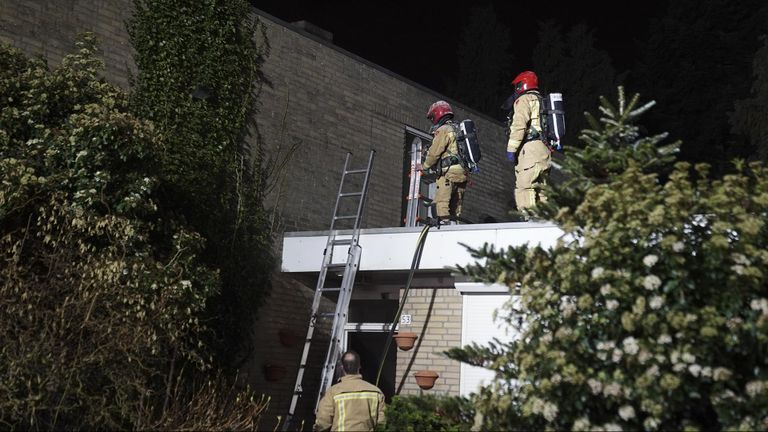 De brandweer had de brand in Waalre snel onder controle (foto: Jozef Bijnen/SQ Vision).