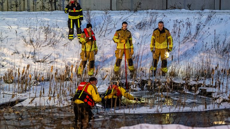 Brandweer zocht naar een tweede inzittende (Foto: Jack Brekelmans/SQ Vision)