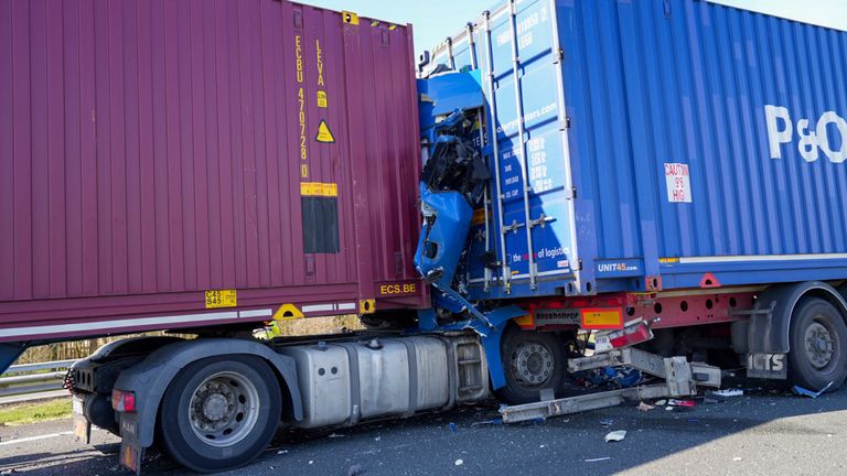 Het tweede ongeluk gebeurde op de A67 bij Liessel (foto: Harrie Grijseels/SQ Vision).