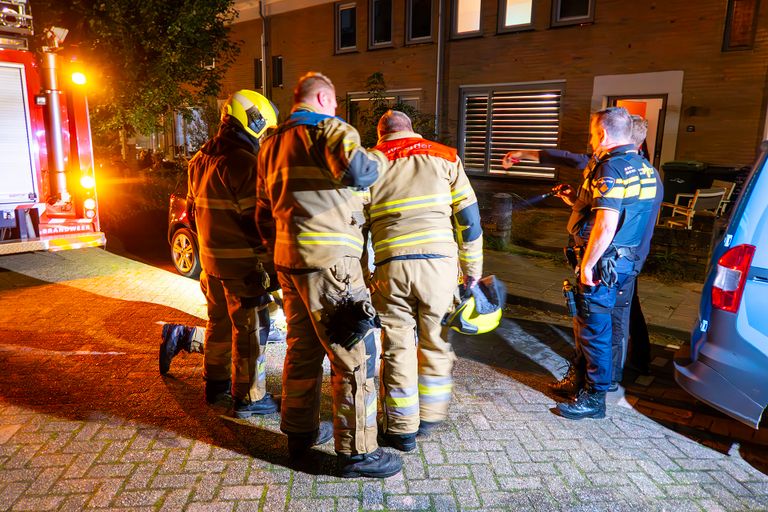 Ook politie kwam een kijkje nemen (foto: Gabor Heeres/SQ Vision).