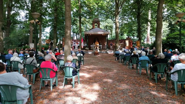 De plechtige eucharistieviering in Handel.