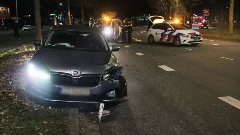 Eén van de beschadigde auto's na een ongeluk in Tilburg (foto: Corrado Francke).