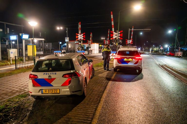 De politie bij station Maarheeze (foto: Dave Hendriks/SQ Vision).