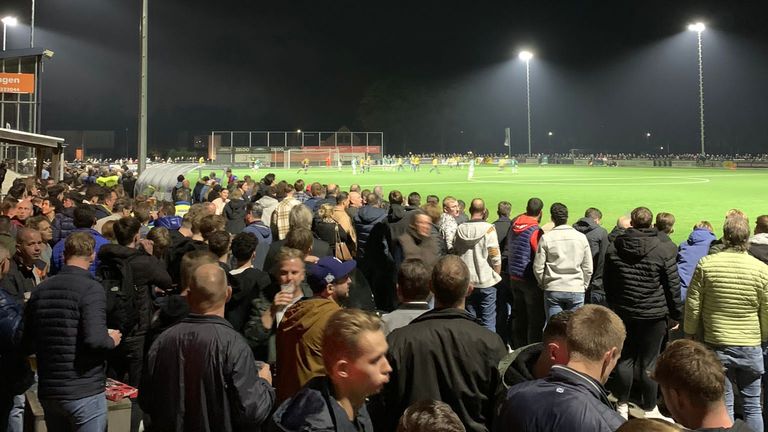 Het was gezellig druk in het Dongense sportpark de Biezen (foto: John Paul Verkooijen).