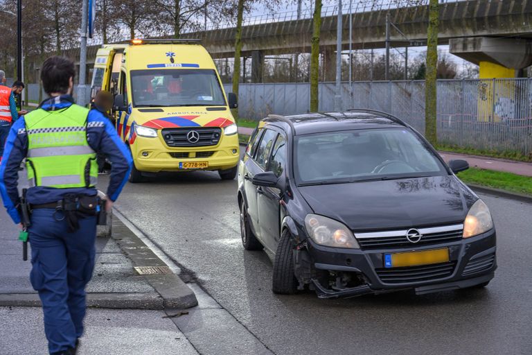 De schade aan de auto leek mee te vallen D(foto: Tom van der Put/SQ Vision).