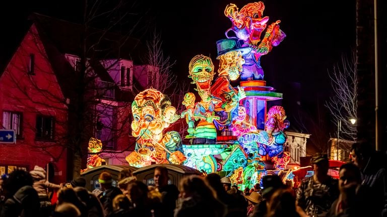 Lichtjesoptocht van Standdaarbuiten, 't Zwammegat (foto: EYE4images/Marcel van Dorst).