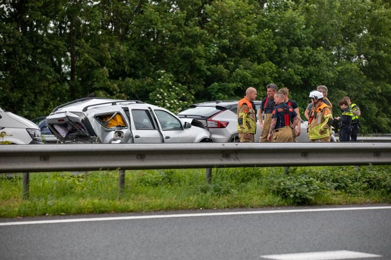 Ernstig ongeluk met drie auto's op de A17 (foto: Christian Traets/SQ Vision). 