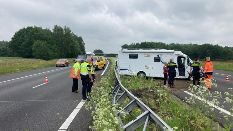 Het ongeluk  op de A73 leidde tot een file vanaf Boxmeer (foto: X/Rijkswaterstaat Verkeersinformatie).