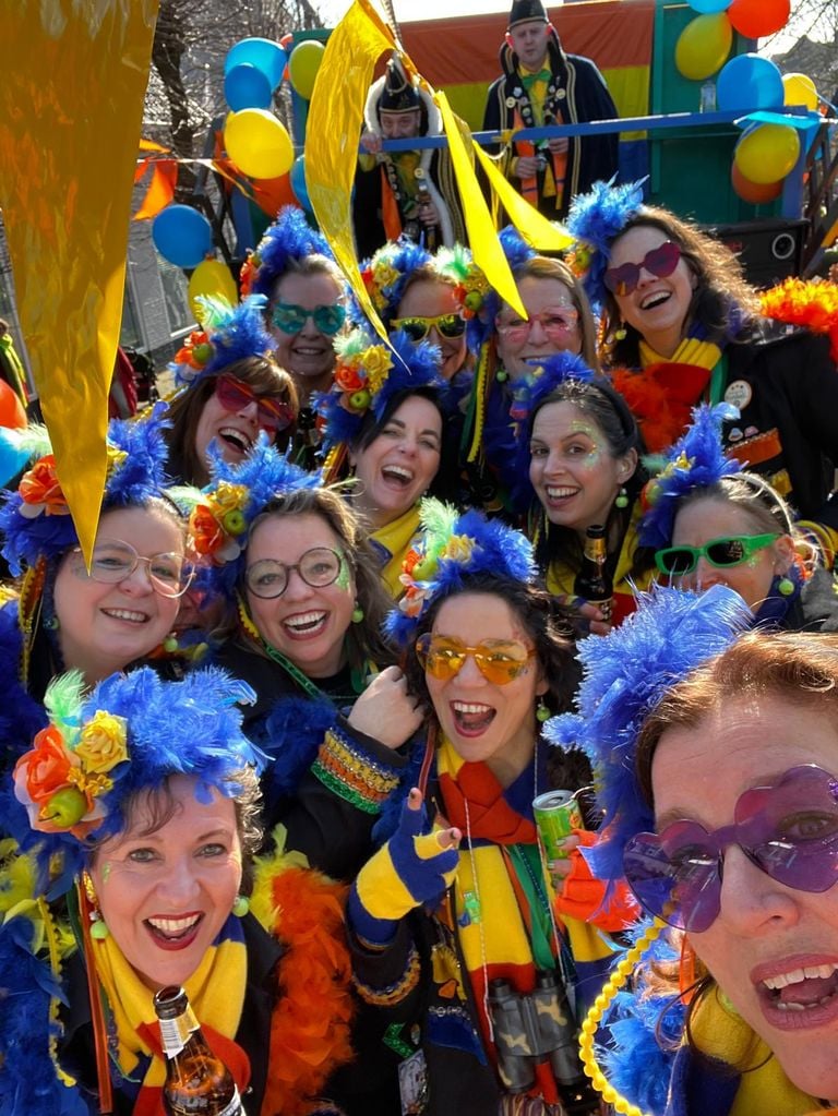 Het is een kleurrijk gezelschap, die vrouwenraad in Den Dungen (privéfoto).