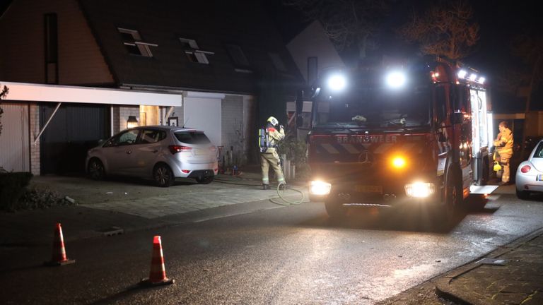 Een deel van de Dennelaar in Veghel werd na de brand afgezet (foto: Sander van Gils/SQ Vision Mediaprodukties).