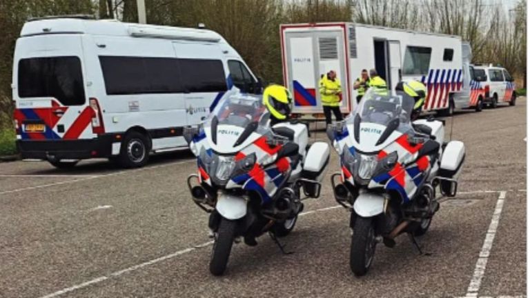 Agenten bij de verkeerscontrole (Foto: Verkeerspolitie Zeeland-West Brabant).