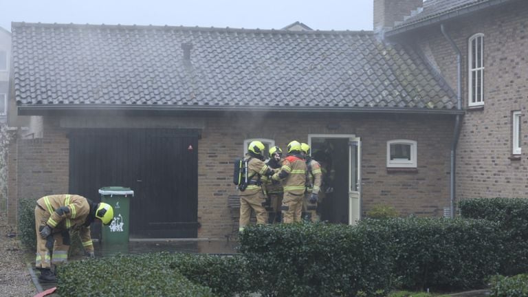 Huis in brand (foto: Saskia Kusters/SQ Vision).