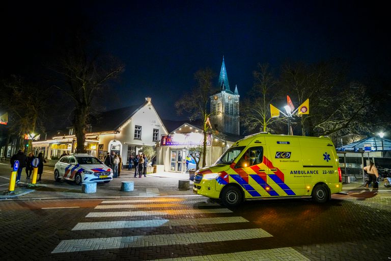 Meerdere hulpdiensten bij de feesttent in Son.