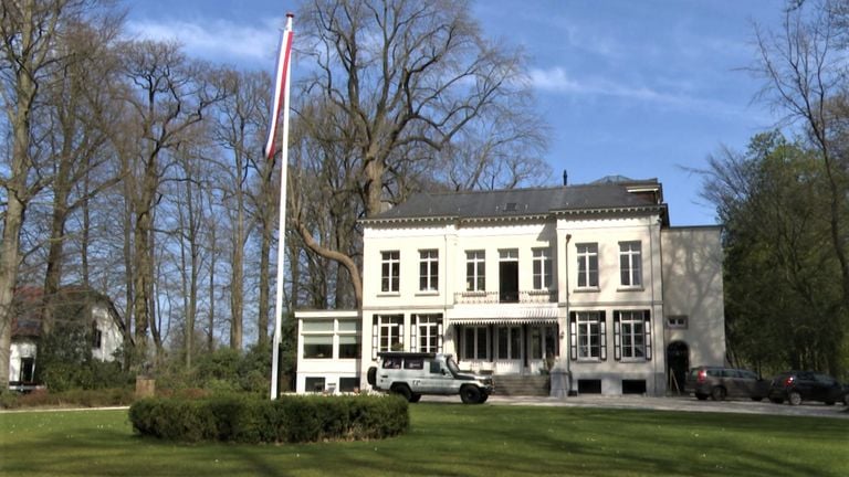 De villa op landgoed Anneville onder Ulvenhout (foto: Raoul Cartens).