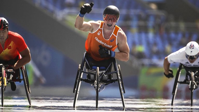 Kenny van Weeghel won goud in Rio op de 400m