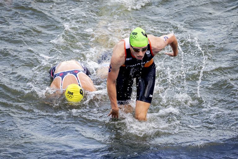 Maya Kingma in actie tijdens de olympische triatlon (foto: ANP 2024/Robin van Lonkhuijsen).