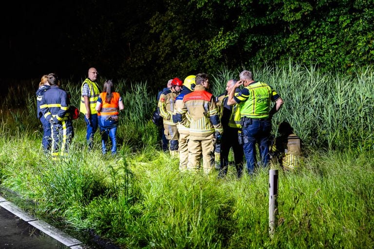 Meerdere hulpverleners werden opgeroepen na de crash op de Turnhoutsebaan bij Goirle (foto: Jack Brekelmans/SQ Vision).