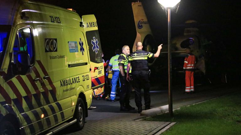 Vanwege het ernstige ongeluk in Deurne werden meerdere hulpdiensten opgeroepen, ook een traumaheli (foto: Harrie Grijseels/SQ Vision).