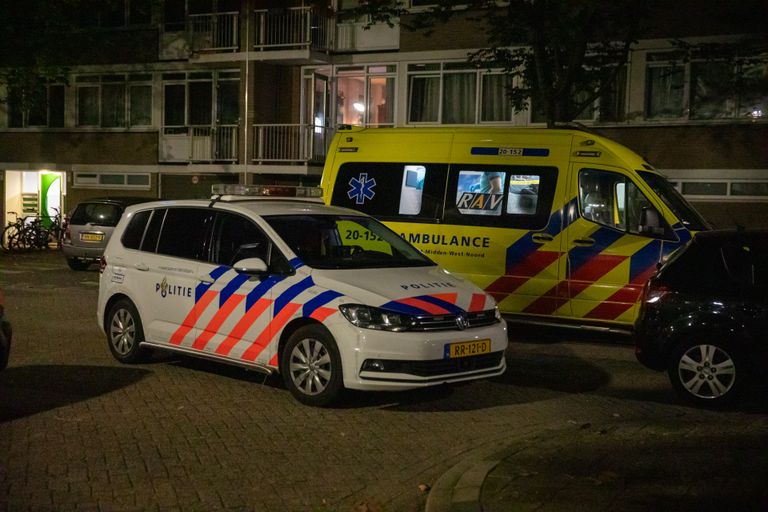 Het gestoken slachtoffer is verzorgd en naar een ziekenhuis gebracht (foto: Christian Traets/SQ Vision).