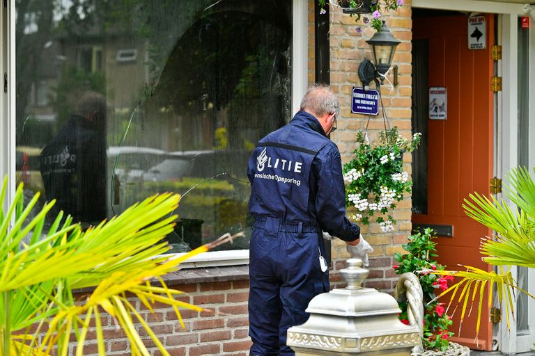 De politie is zaterdag nog bezig met onderzoek (foto: Rico Vogels).