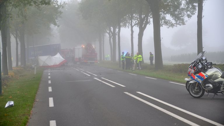 Op het moment dat het ongeluk gebeurde, was het mistig op de Bredaseweg (foto: Tom van der Put/SQ Vision).