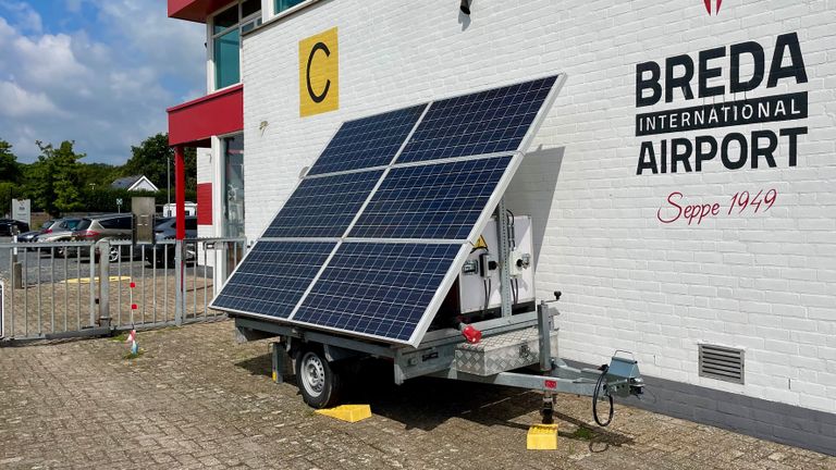 Een mobiel laadstation voor elektrische vliegtuigen (foto: Erik Peeters)