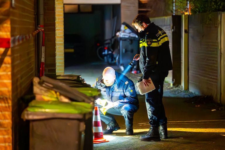 Het onderzoek zaterdagavond (foto: Gabor Heeres / SQ Vision).