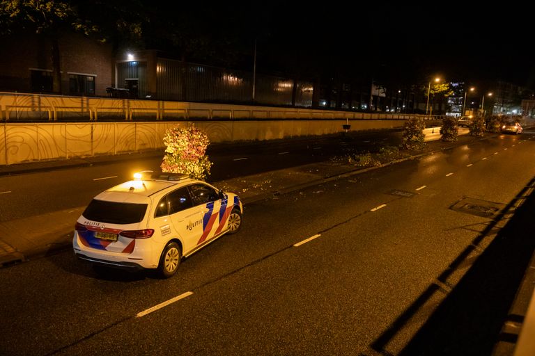 Het ongeluk gebeurde in de Burgemeester Freijterslaan in Roosendaal (foto: Christian Traets/SQ Vision).