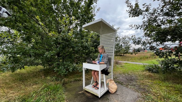 De werkplek in de buitenlucht op de High Tech Campus (foto: Rogier van Son).