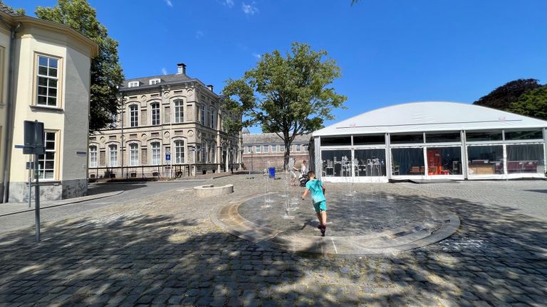 Lekker nat worden in Breda (foto: Henk Voermans).