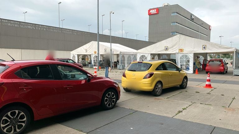 Drukte bij de teststraat in Breda.