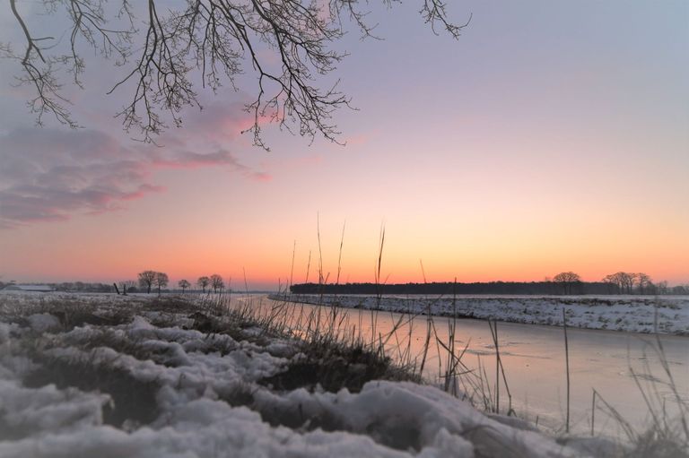 Zonsopkomst in Vinkel (Foto: Alex van den Akker).